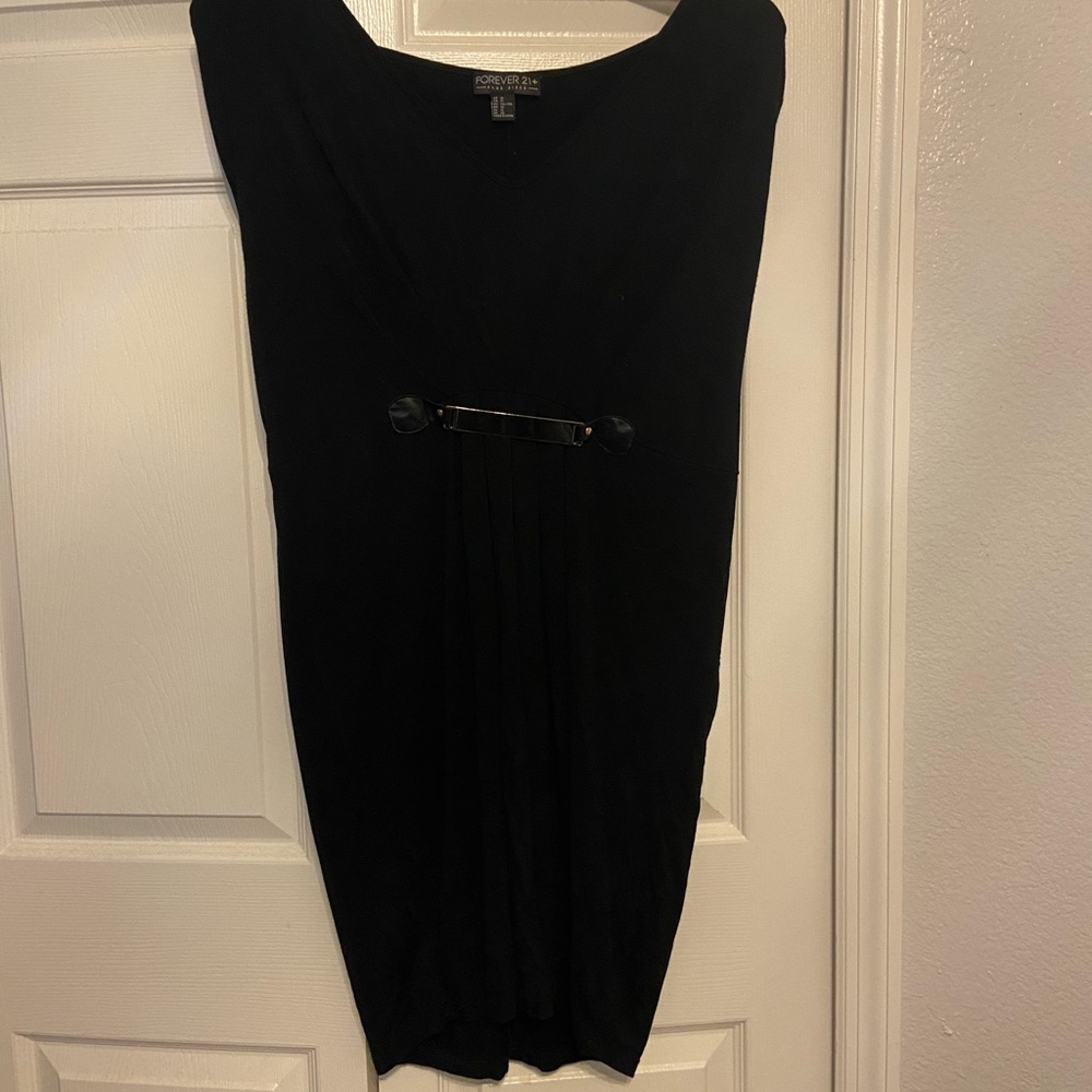 Forever 21 black dress w shoulder pads and small gold belt